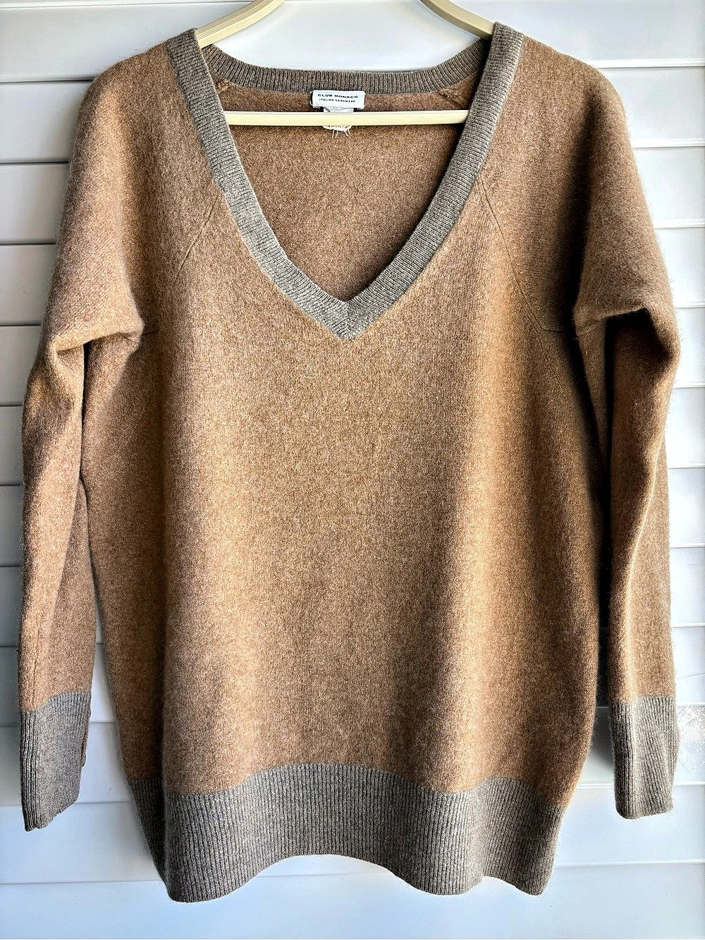 Club Monaco Cashmere V-Neck Sweater in Brown Size Small